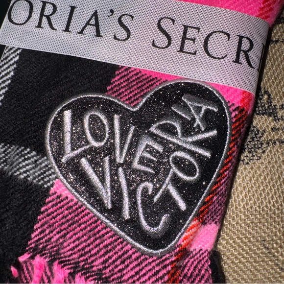 Victoria'S Secret Black Hot Pink Signature Plaid Heart Patch Scarf One Size - Picture 5 of 10